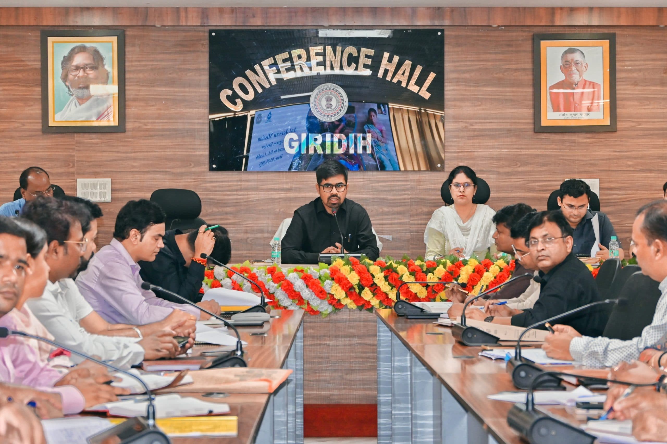 Giridih News :गर्मी में निर्बाध जलापूर्ति की करें व्यवस्था : डीसी