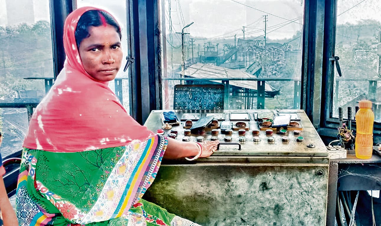 Bokaro News : पुरुषों के वर्चस्व वाले क्षेत्र में महिलाओं की धमक