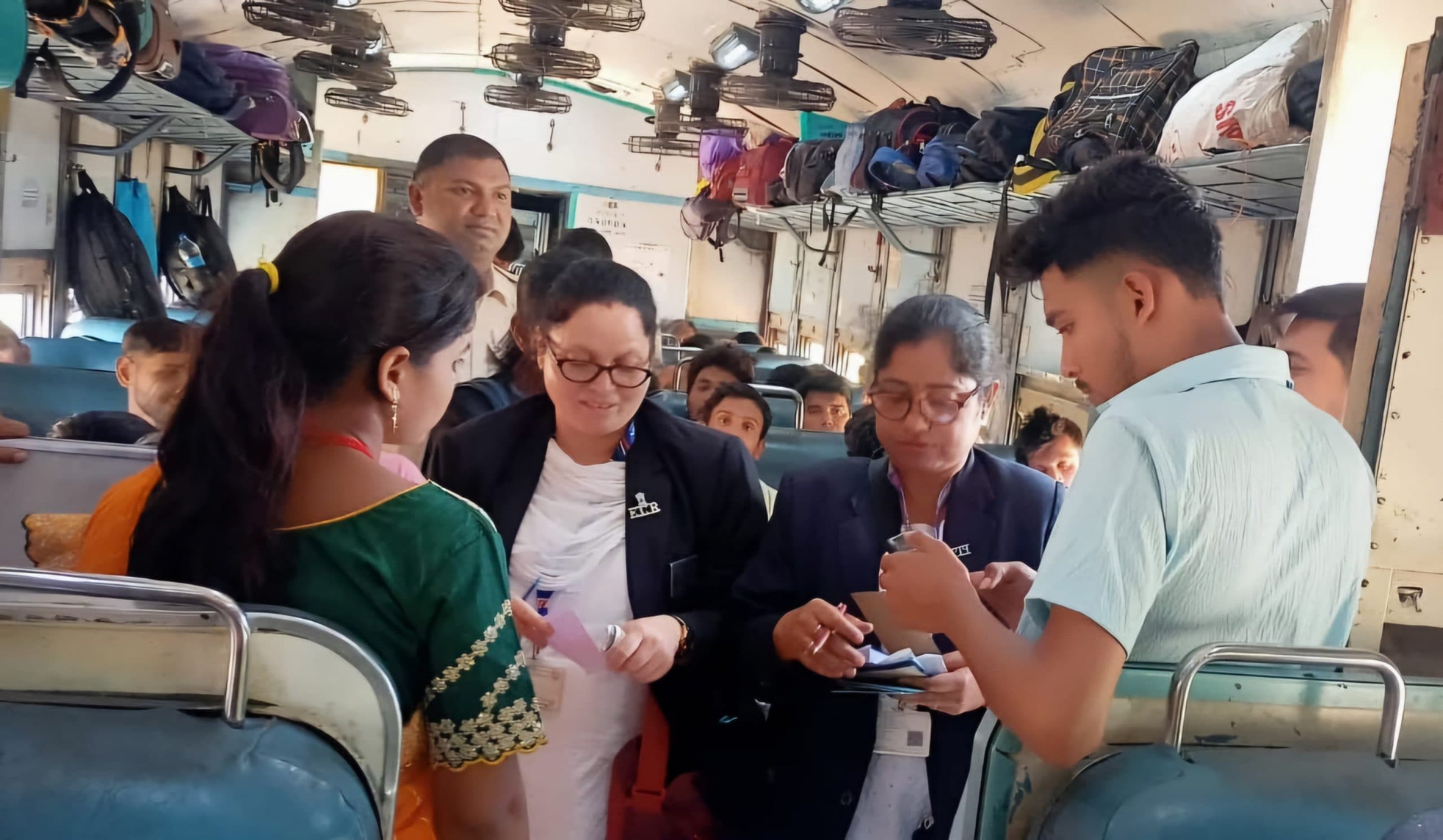 Giridih News: हजारीबाग रोड रेलवे स्टेशन सहित धनबाद मंडल में चलाया गया टिकट चेकिंग अभियान