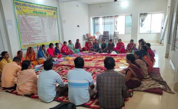 मानिकपुर आजीविका महिला संकुल की महिलाओं ने की बैठक