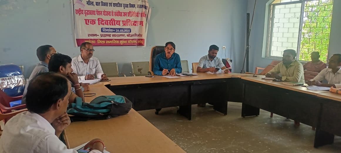 पीएम आवास सर्वे को शत-प्रतिशत पूरा करें पंचायत कर्मी : बीडीओ