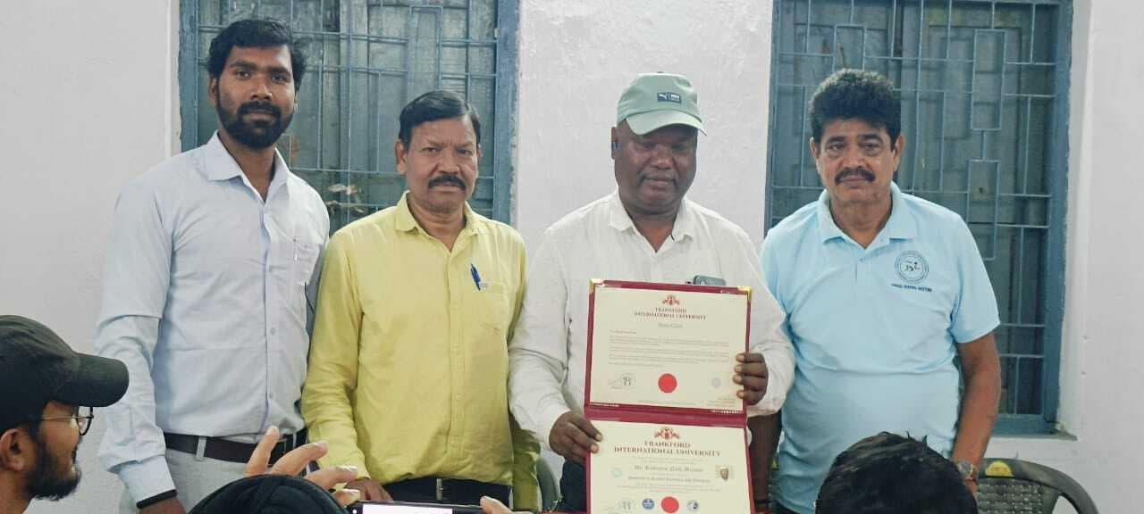 Ravinder nath murmu feliciated: जिला एथलेटिक्स संघ ने रवींद्र मुर्मू को किया सम्मानित
