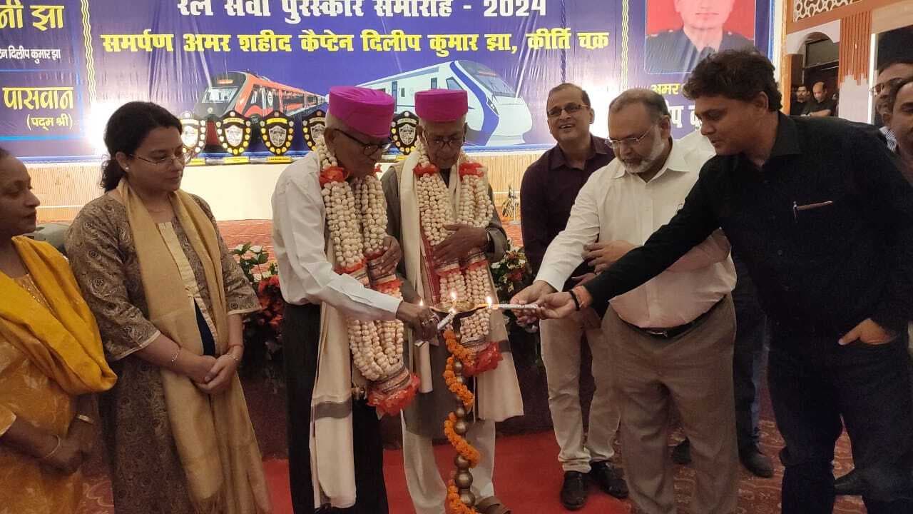 Railway news from Samastipur:रेलवे विकास के पथ पर कर्मचारी के भरोसे : डीआरएम