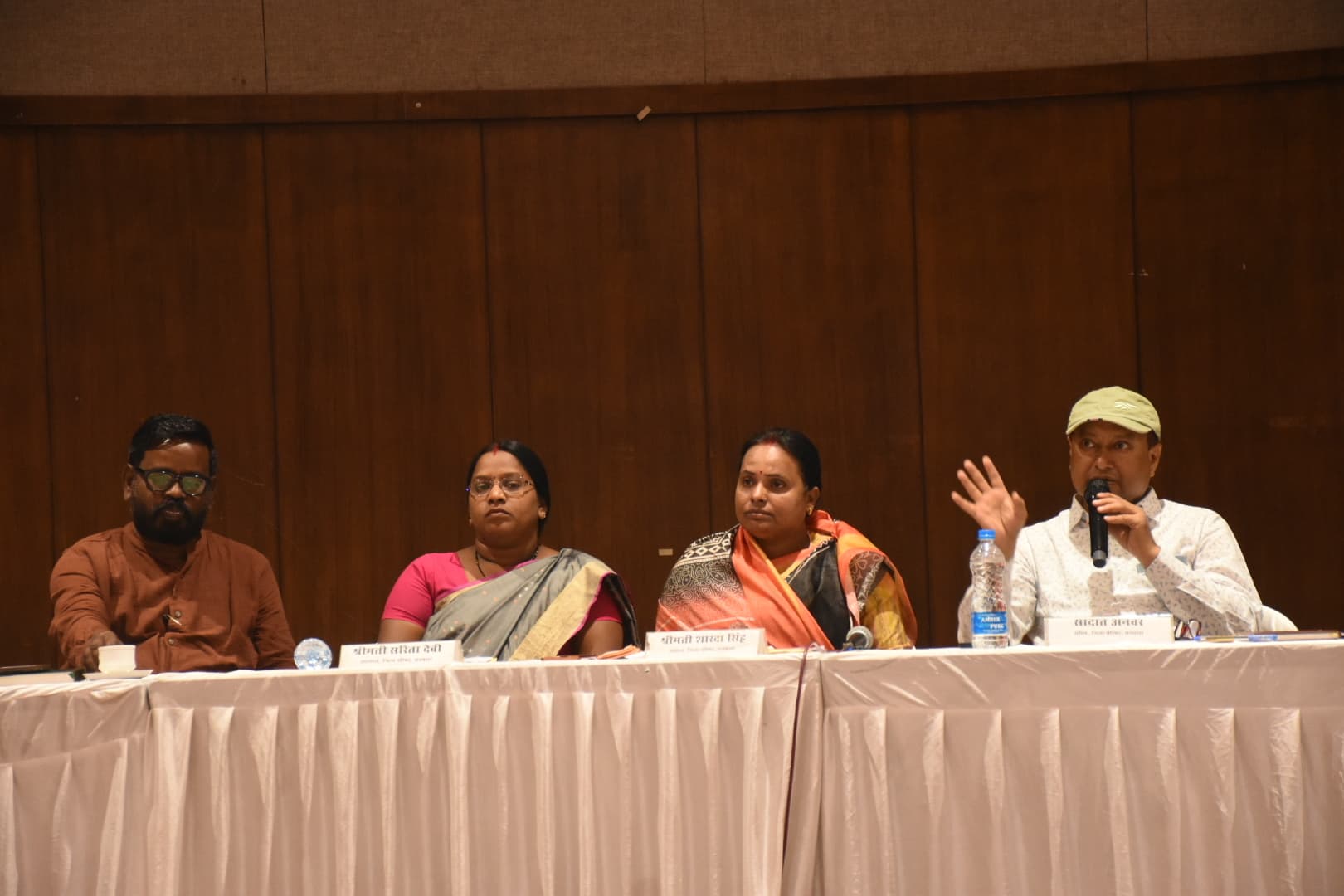 Dhanbad News : जिप सदस्य के पति ने डीडब्ल्यूएसडी के कार्यपालक अभियंता से किया अभद्र व्यवहार