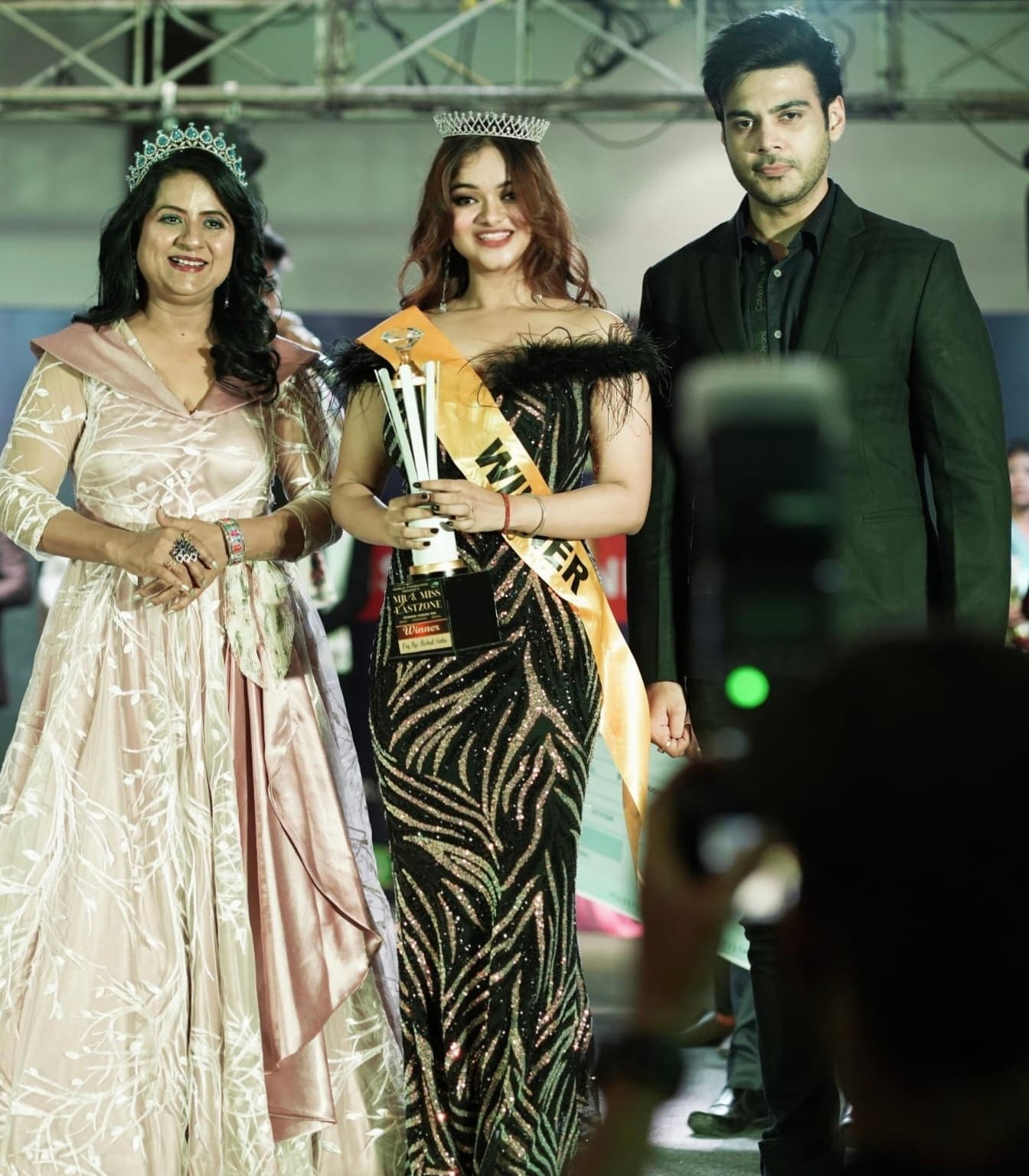 Dhanbad News : धनबाद की तान्या बनर्जी ने जीता मिस ईस्ट जोन का खिताब