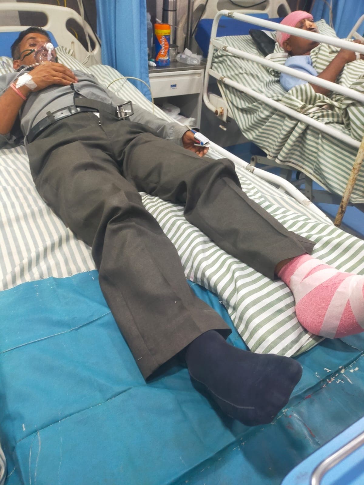 इंजन की चपेट में आकर दो प्वाइंट्स मैन बुरी तरह जख्मी, रेल ने कहा, नहीं दिया था टास्क