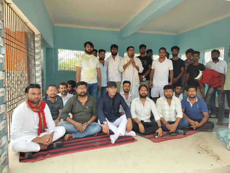 एक माह के अंदर सड़क निर्माण कार्य शुरू नहीं हुआ तो होगा आमरण अनशन : आकाश