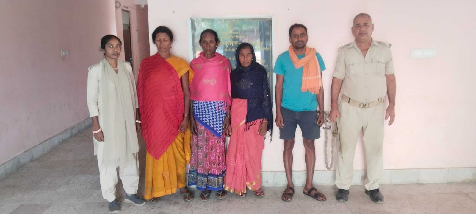 तीन महिला शराब तस्कर गिरफ्तार, एक शराबी भी धराया