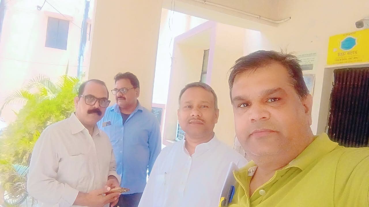 अधिवक्ताओं की पहल पर पुलिस ने अधिवक्ता व उनके भतीजे को छोड़ा