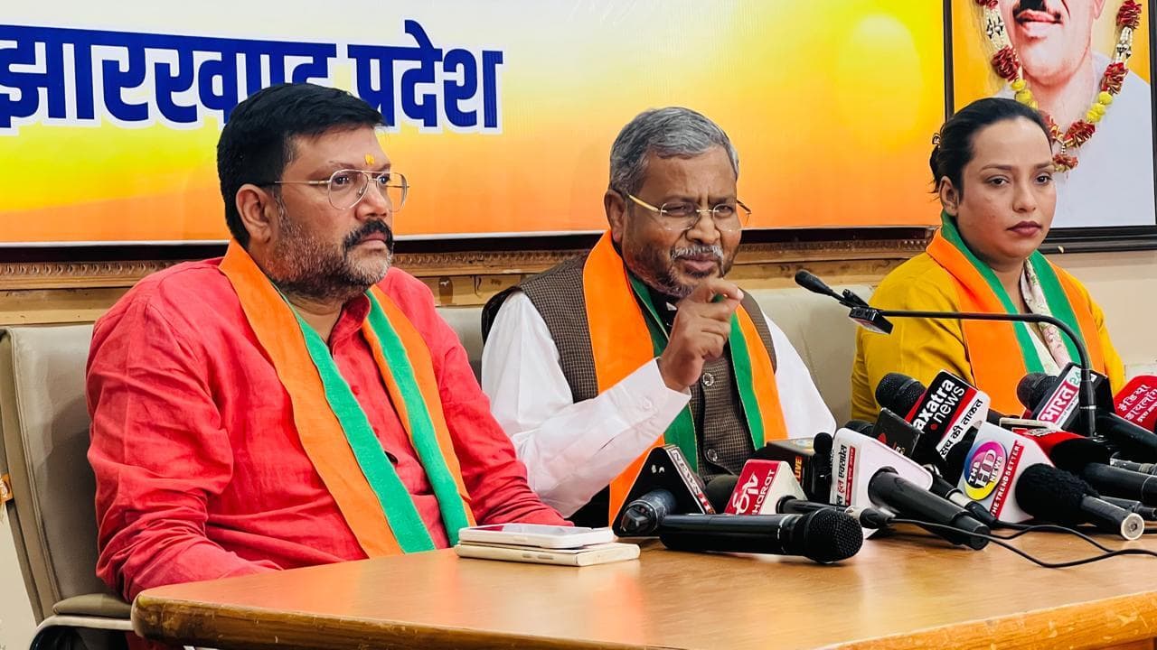 Political News : कांग्रेस के राष्ट्रीय अध्यक्ष खरगे बतायें शरिया बड़ा या संविधान : बाबूलाल