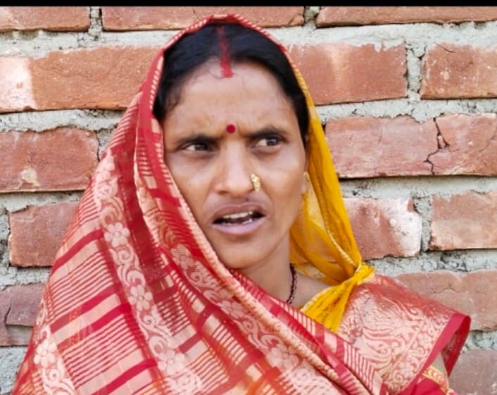 झपटमार ने बाइक पर पीछे बैठी महिला की कान की बाली छीनी