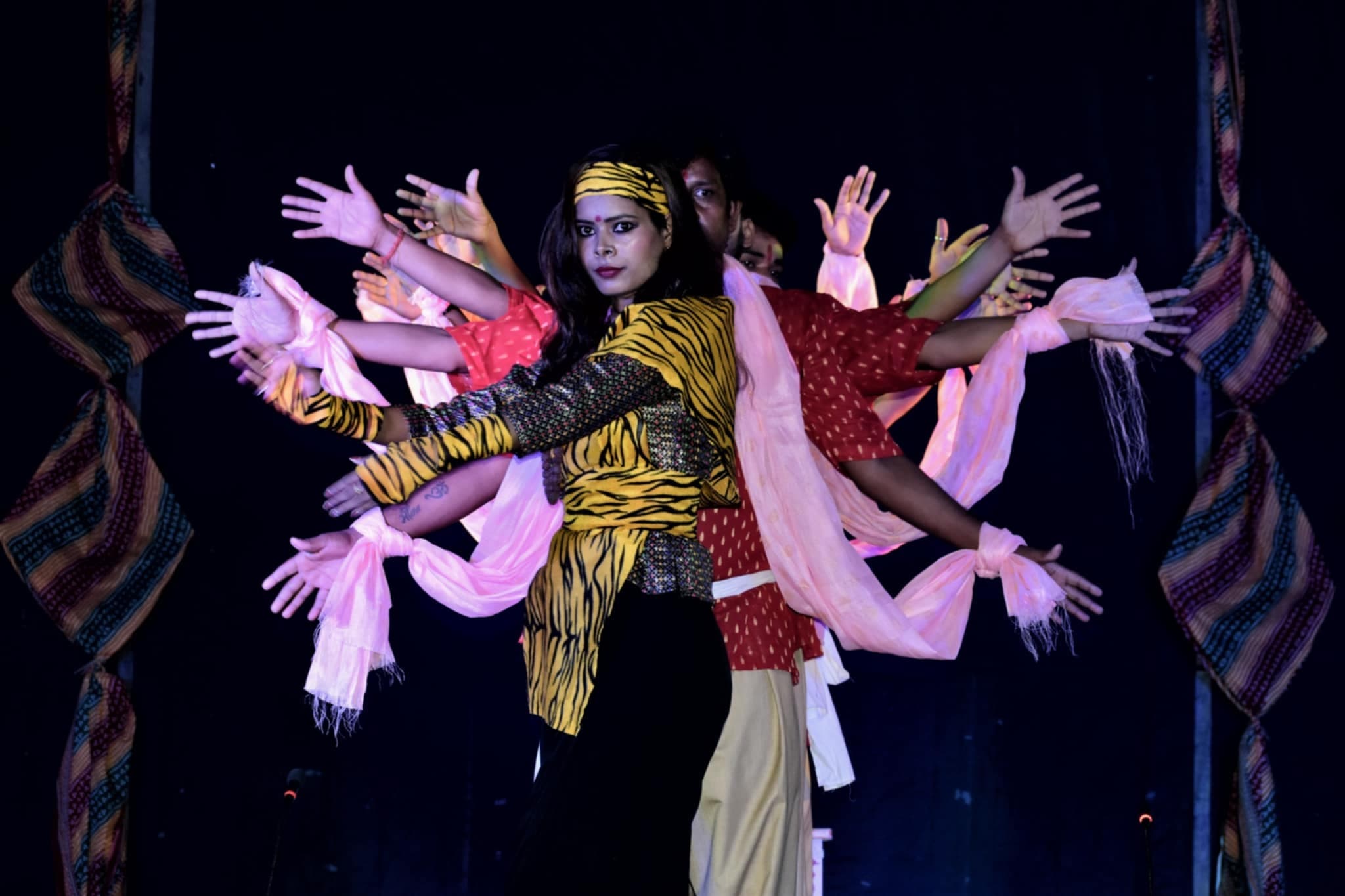 नाटक  "शिव धनुष " की दमदार प्रस्तुति ने शहर की रंगमंचीय शून्यता को तोड़ा