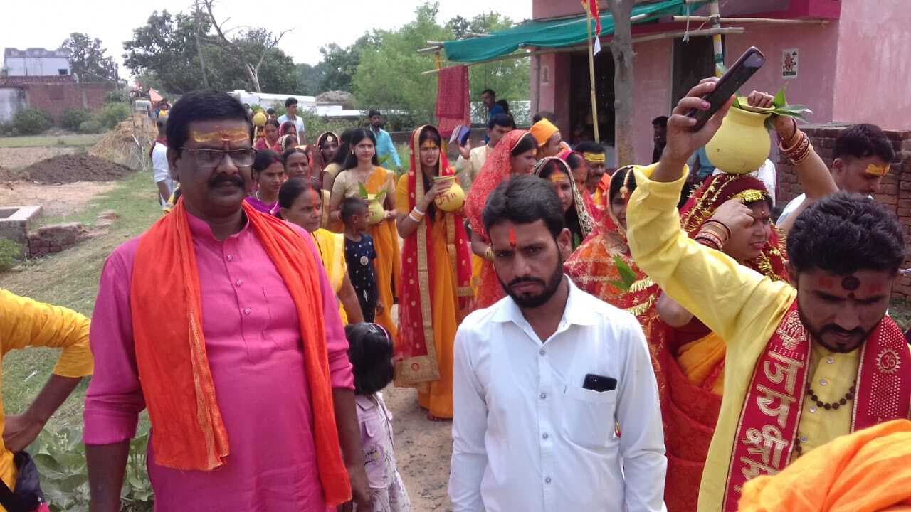 कलश यात्रा के साथ श्रीश्री 1008 लक्ष्मी नारायण महायज्ञ आरंभ