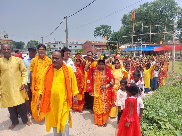 कलशयात्रा के साथ अखंड हरिनाम संकीर्तन का शुभारंभ