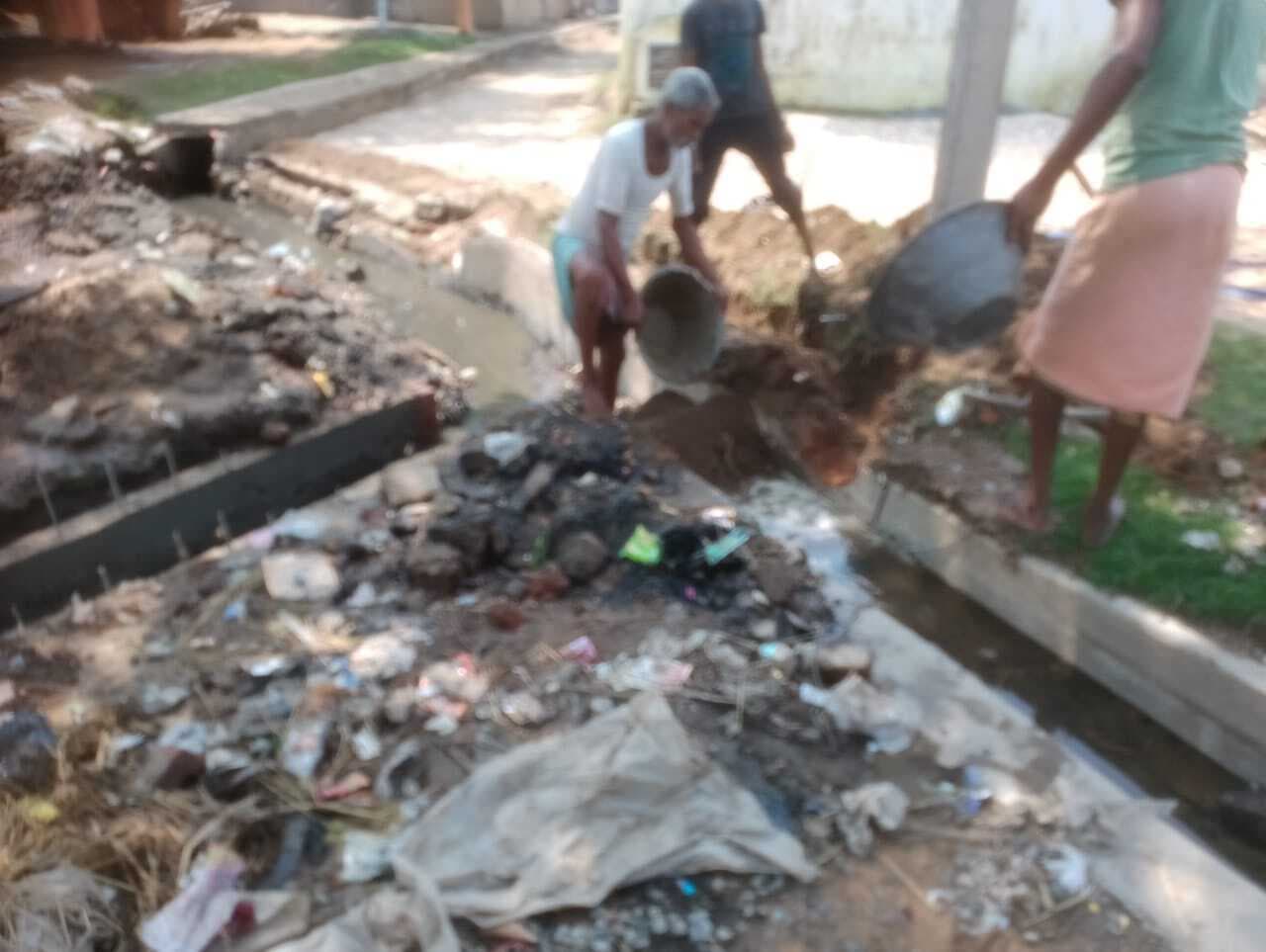 निर्माण कार्य में अनियमितता का लगाया आरोप