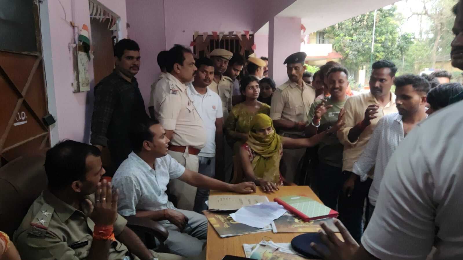 Kaimur News : वनकर्मियों व यूपी के सिपाही दंपती में मारपीट