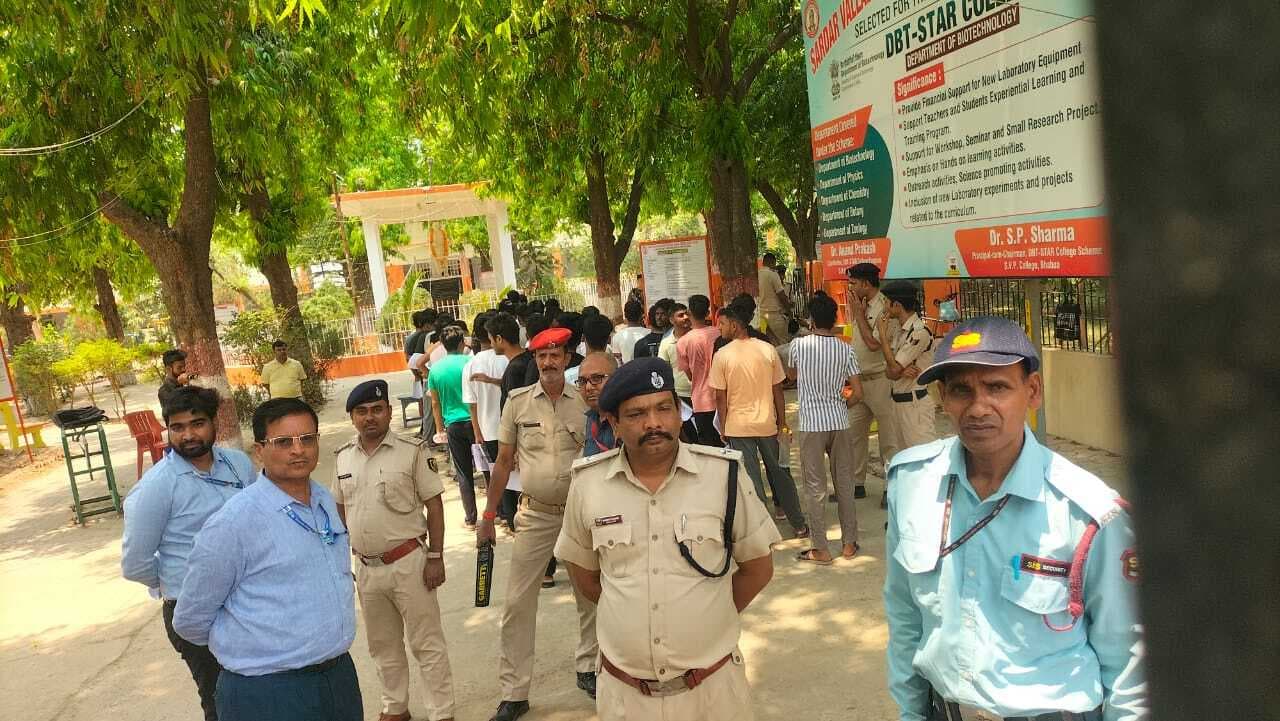 Kaimur News : नीट परीक्षा में 1200 परीक्षार्थी हुए शामिल, 28 रहे अनुपस्थित