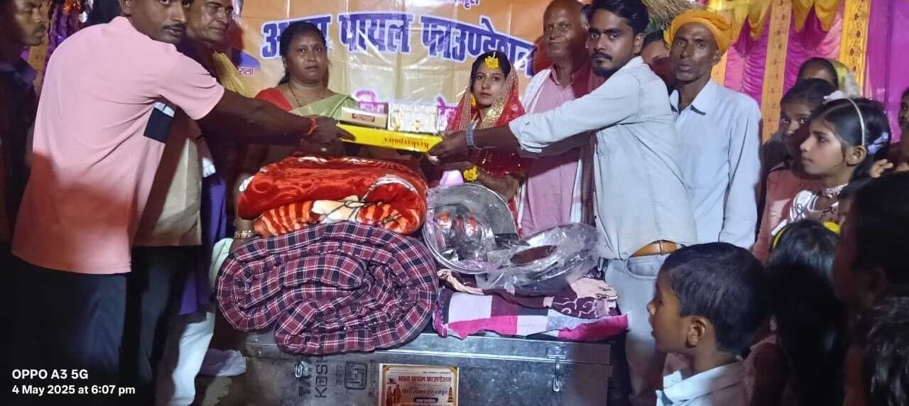 पांच कन्याओं को दी गयी विदाई सामग्री