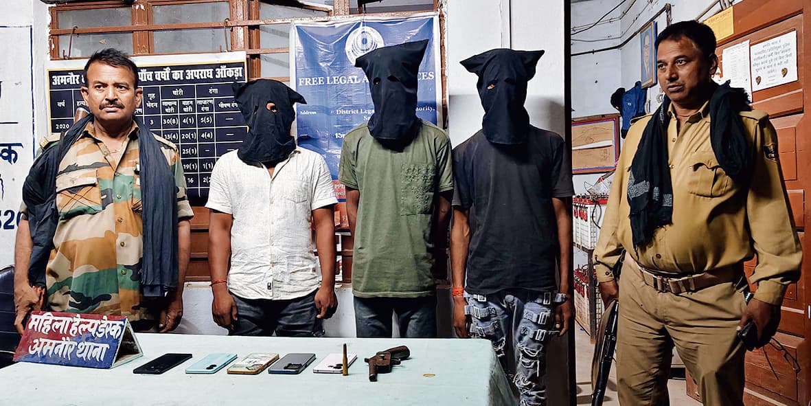 Saran News : लूट की योजना बना रहे तीन बदमाशों को पुलिस ने किया गिरफ्तार