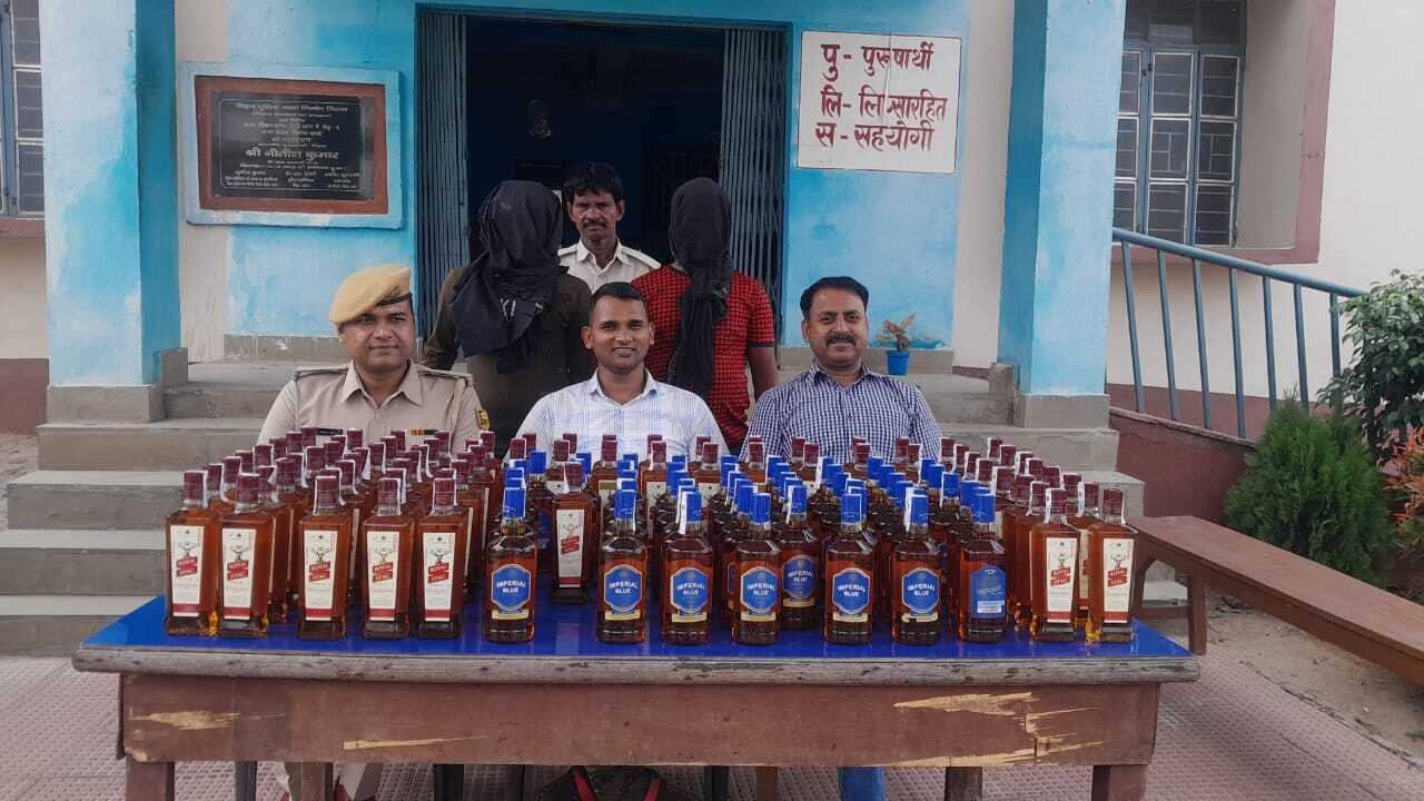 विदेशी शराब के साथ दो तस्कर गिरफ्तार, वाहन जब्त