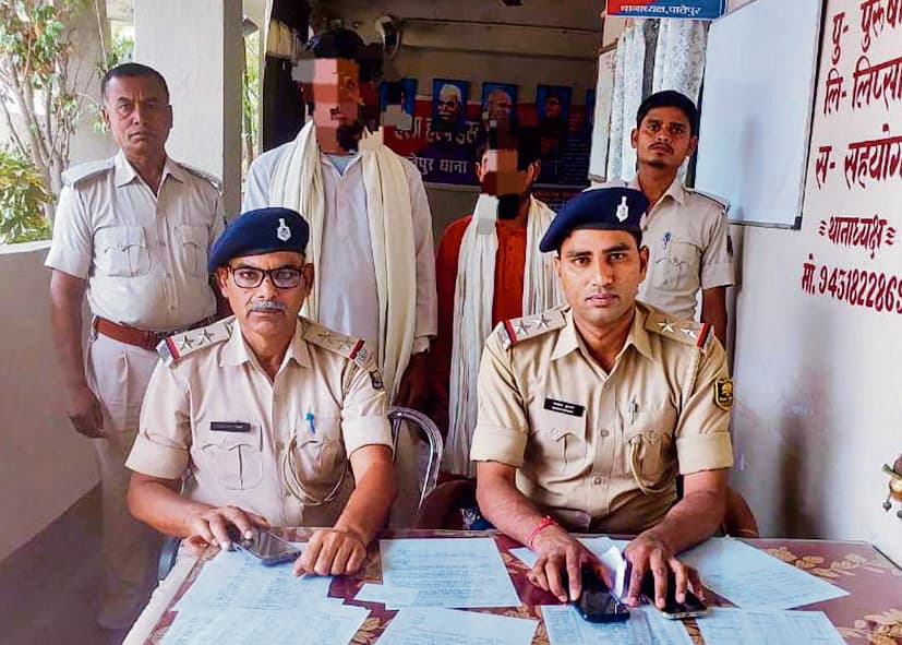 hajipur news. साधू के भेष में महिलाओं से आभूषण ठगी करने वाला दो बदमाश धराये