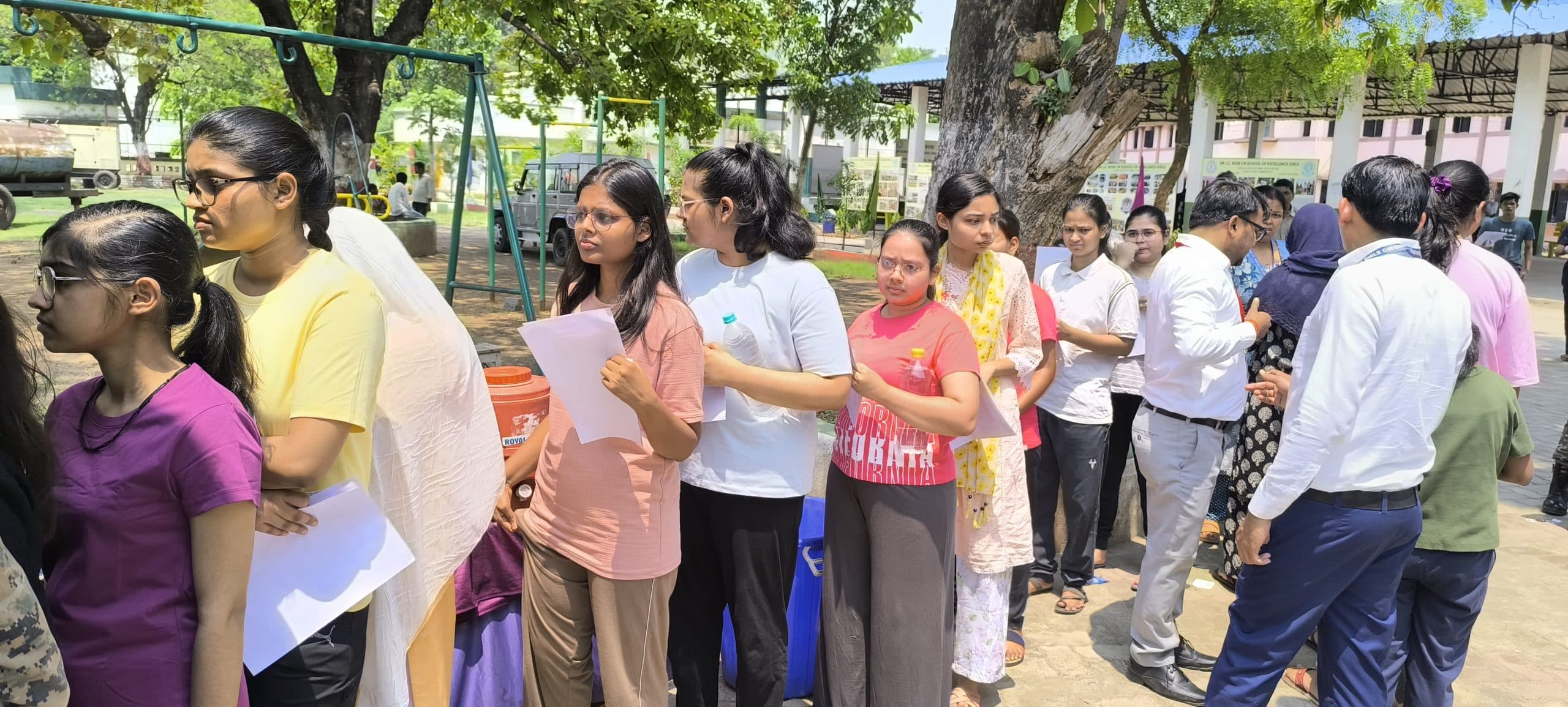 Giridih News :तीन केंद्रों पर कदाचारमुक्त हुई नीट यूजी की परीक्षा