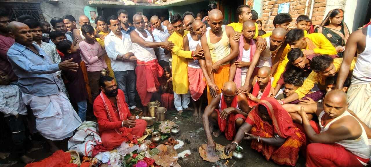 चितरा में विधि-विधान से श्रद्धालुओं ने भगवान भास्कर की आराधना