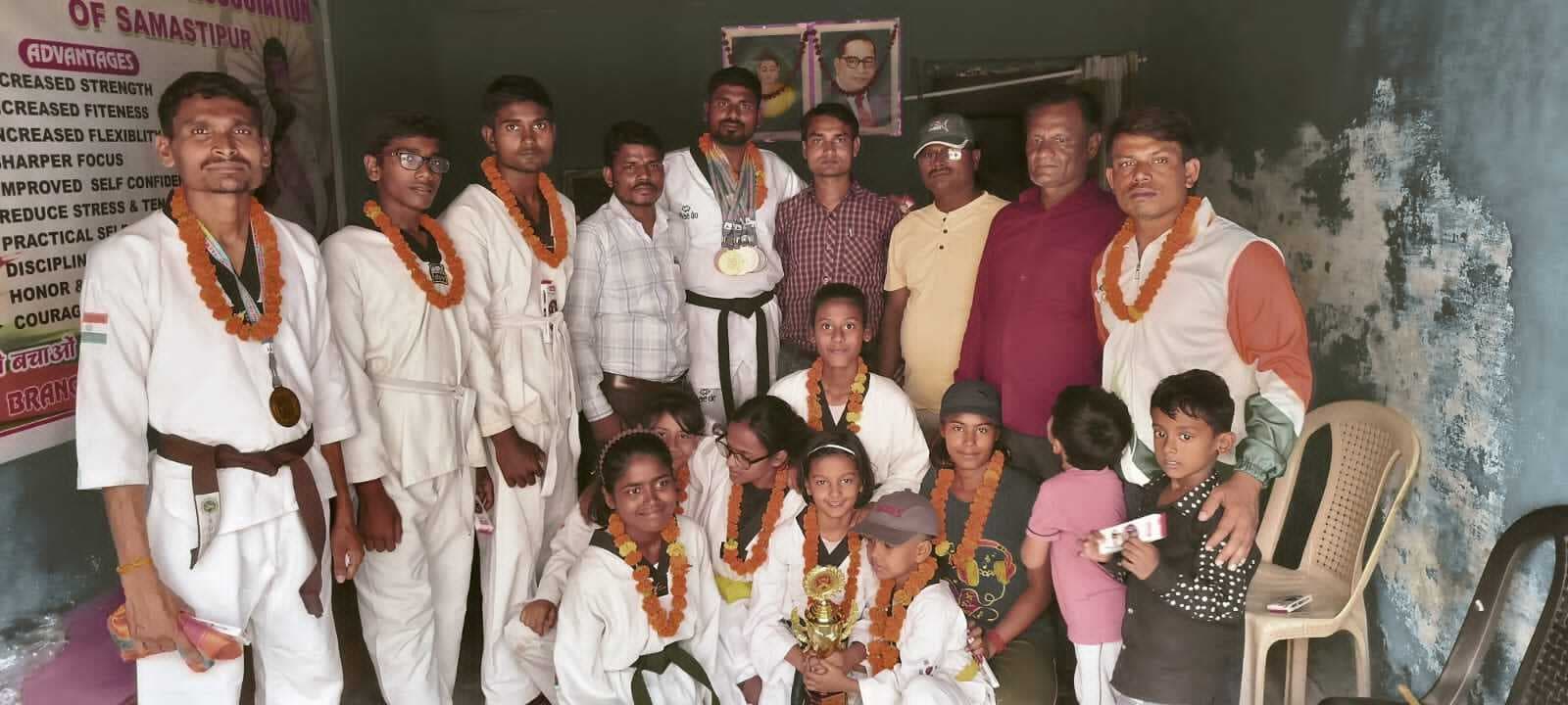 Sports news from Samastipur:ताइक्वांडो में मेडल जीतने वाले खिलाड़ियों को किया गया सम्मानित