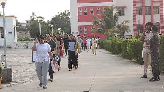 नीट-यूजी परीक्षा में 891 परीक्षार्थियों में 37 रहे अनुपस्थित