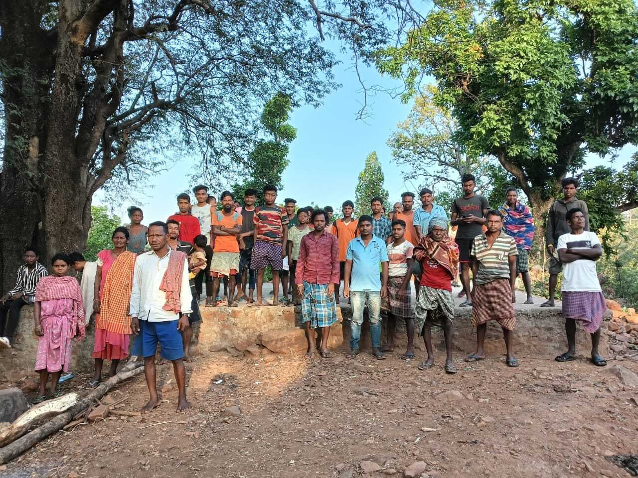 West Singbhum News : कोटसोना गांव में नहीं पहुंची बिजली, विभाग को 15 दिनों का अल्टीमेटम