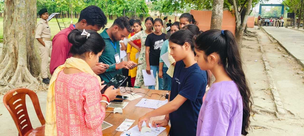 NEET UG Entrance Exam 2025 : फिजिक्स व केमेस्ट्री में पूछे गये कठिन व लंबे सवाल, न्यूमेरिकल ने उलझाया