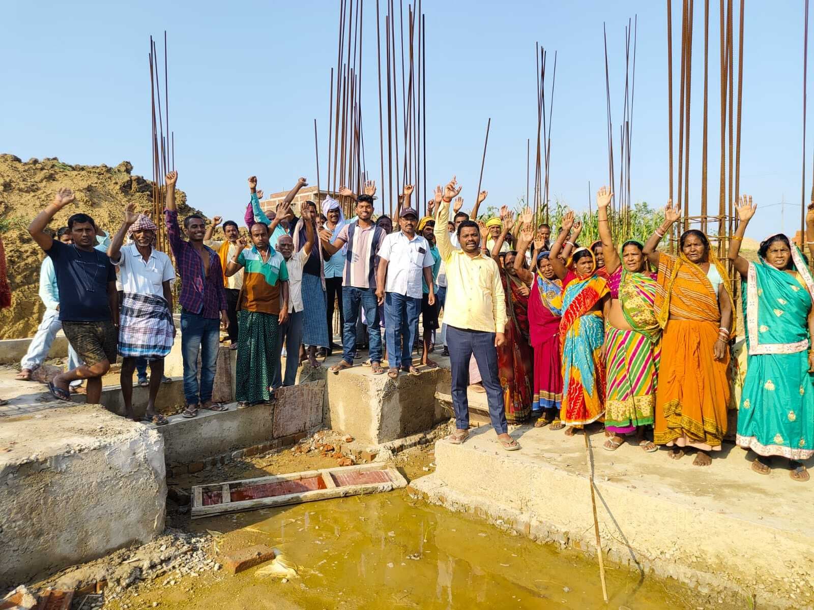 पंचायत सरकार भवन का निर्माण ग्रामीणों ने रुकवाया