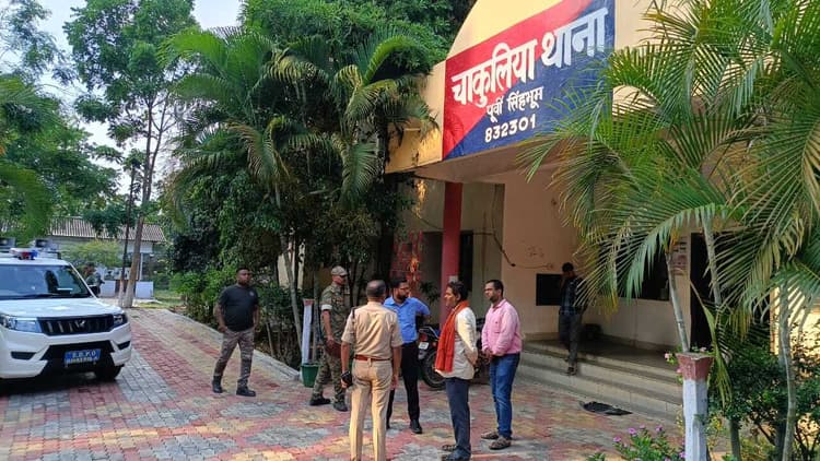 East Singhbhum news :फर्जी जन्म प्रमाण पत्र : पदाधिकारी को बचाने के लिए छोटे कर्मचारियों को बलि का बकरा बनाया गया : सांसद