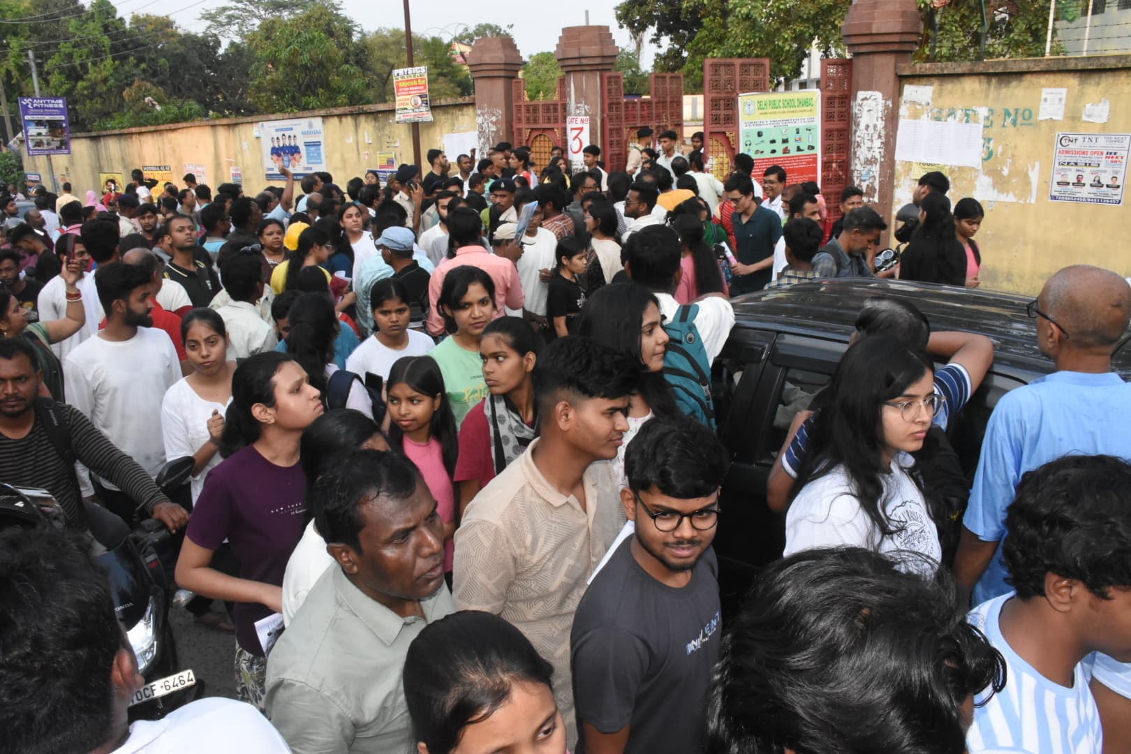 Dhanbad News: नीट यूजी परीक्षा 2025 : फिजिक्स ने पसीना छुड़ाया, बायो के कुछ सवाल थे बेहद लेंदी