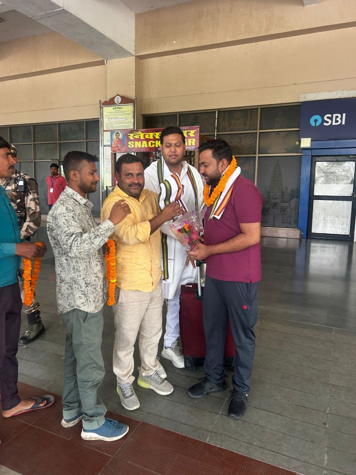 युवा कांग्रेस के राष्ट्रीय सचिव का हवाई अड्डे पर स्वागत