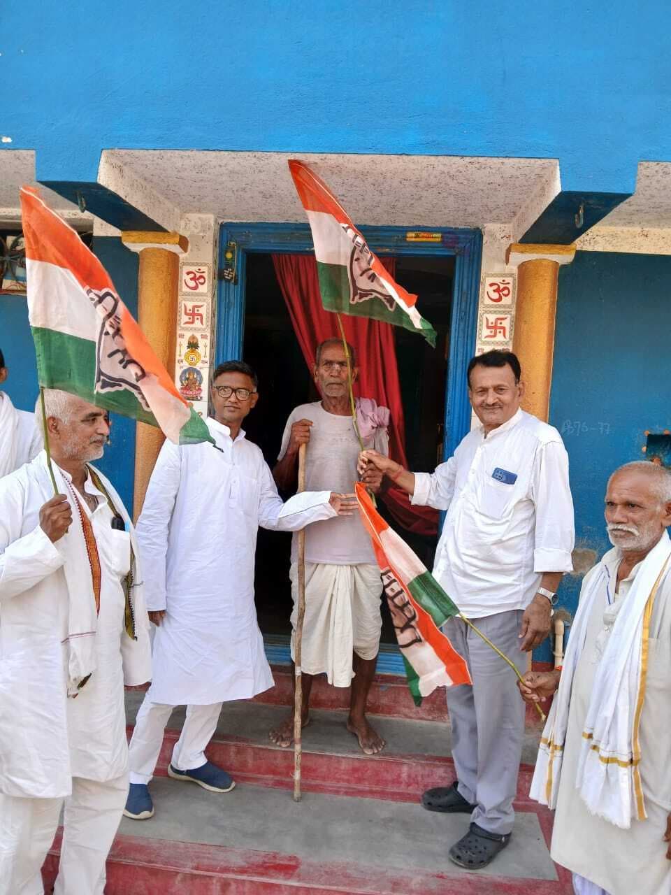 कांग्रेस कार्यकर्ताओ ने चलाया हर घर तिरंगा अभियान