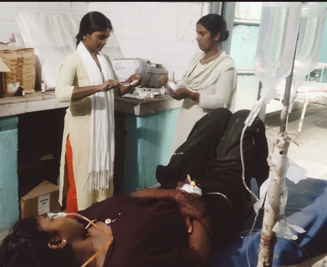 मां ने डांटा तो किशोरी ने खा लिया जहर, भर्ती