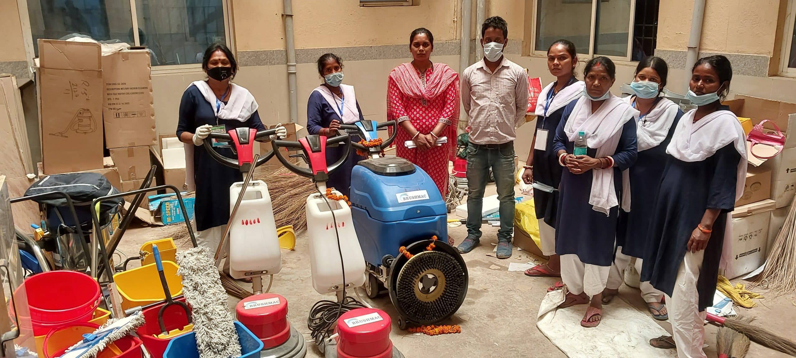 सदर अस्पताल में 70 जीविकाकर्मी तीन शिफ्ट में कर रहीं सफाई