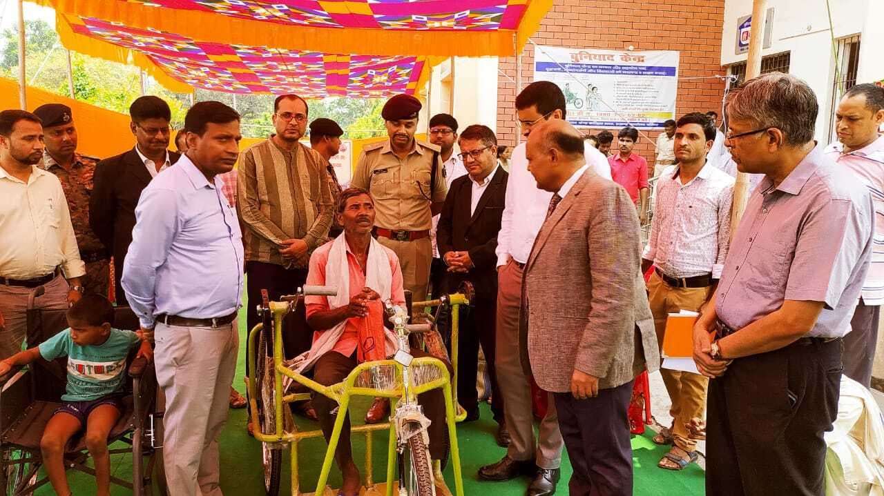 सरकारी योजनाओं से दिव्यांग बच्चों को आच्छादित करें: त्रिपाठी