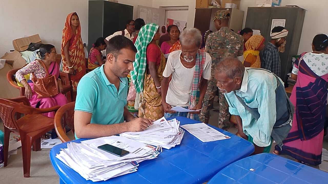 वरिष्ठ नागरिकों एवं दिव्यांगों की हुई नि:शुल्क स्वास्थ्य जांच