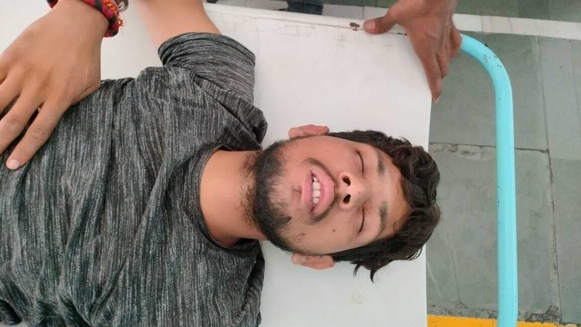 अरमा गांव में ट्रैक्टर पलटा, चालक सहित दो लोग जख्मी