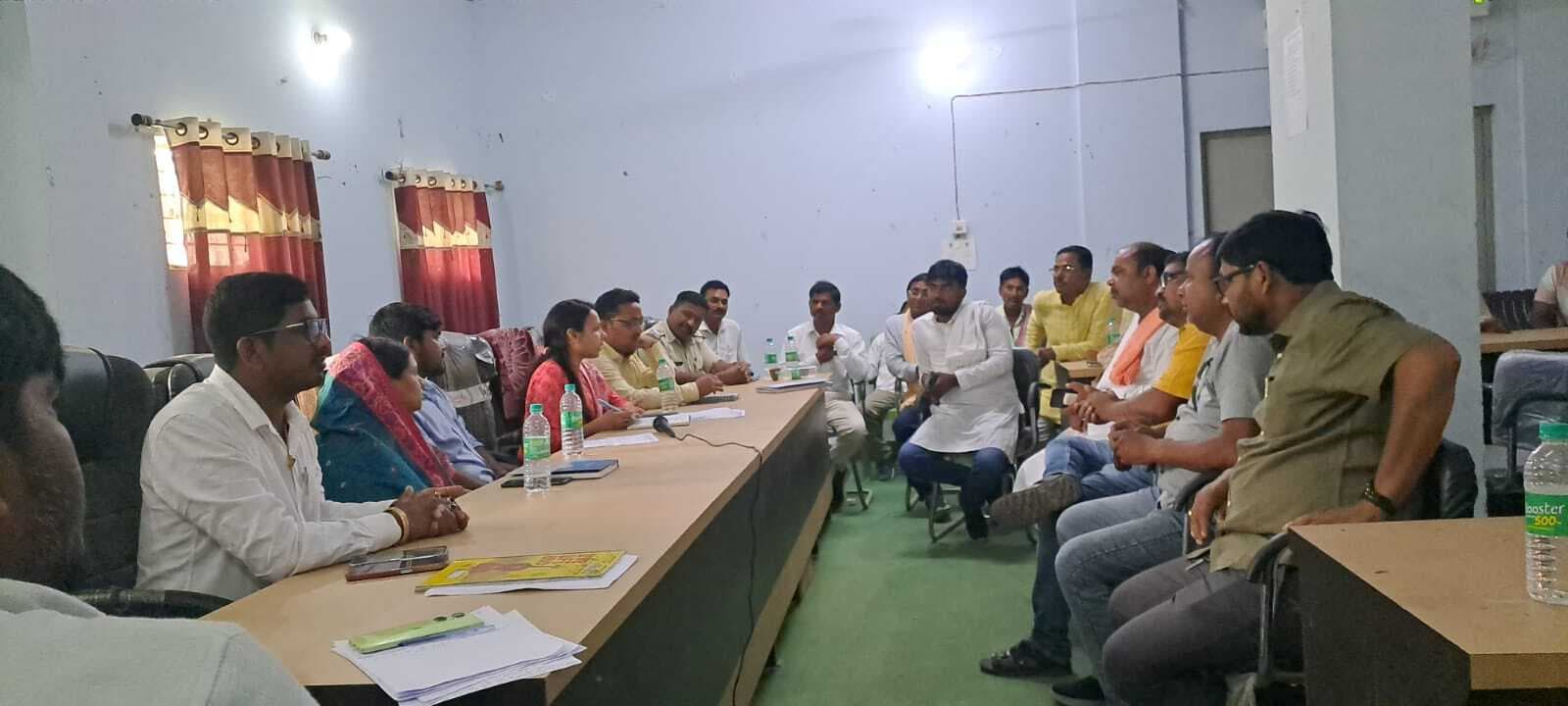 बाढ़ पीड़ितों की सूची बनाते समय जनप्रतिनिधियों अवहेलना का मुद्दा उठा