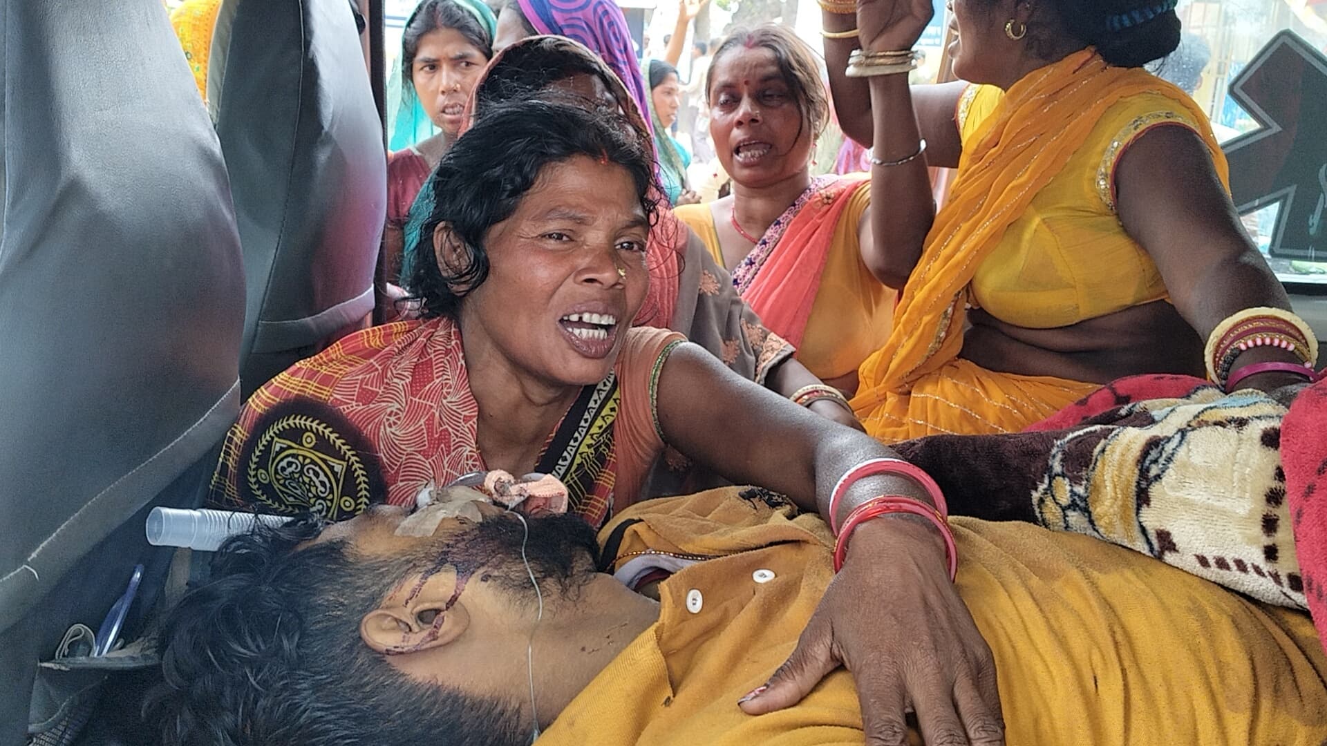 सड़क पार कर रहे वृद्ध को बचाने में बाइक सवार युवक की हादसे में मौत