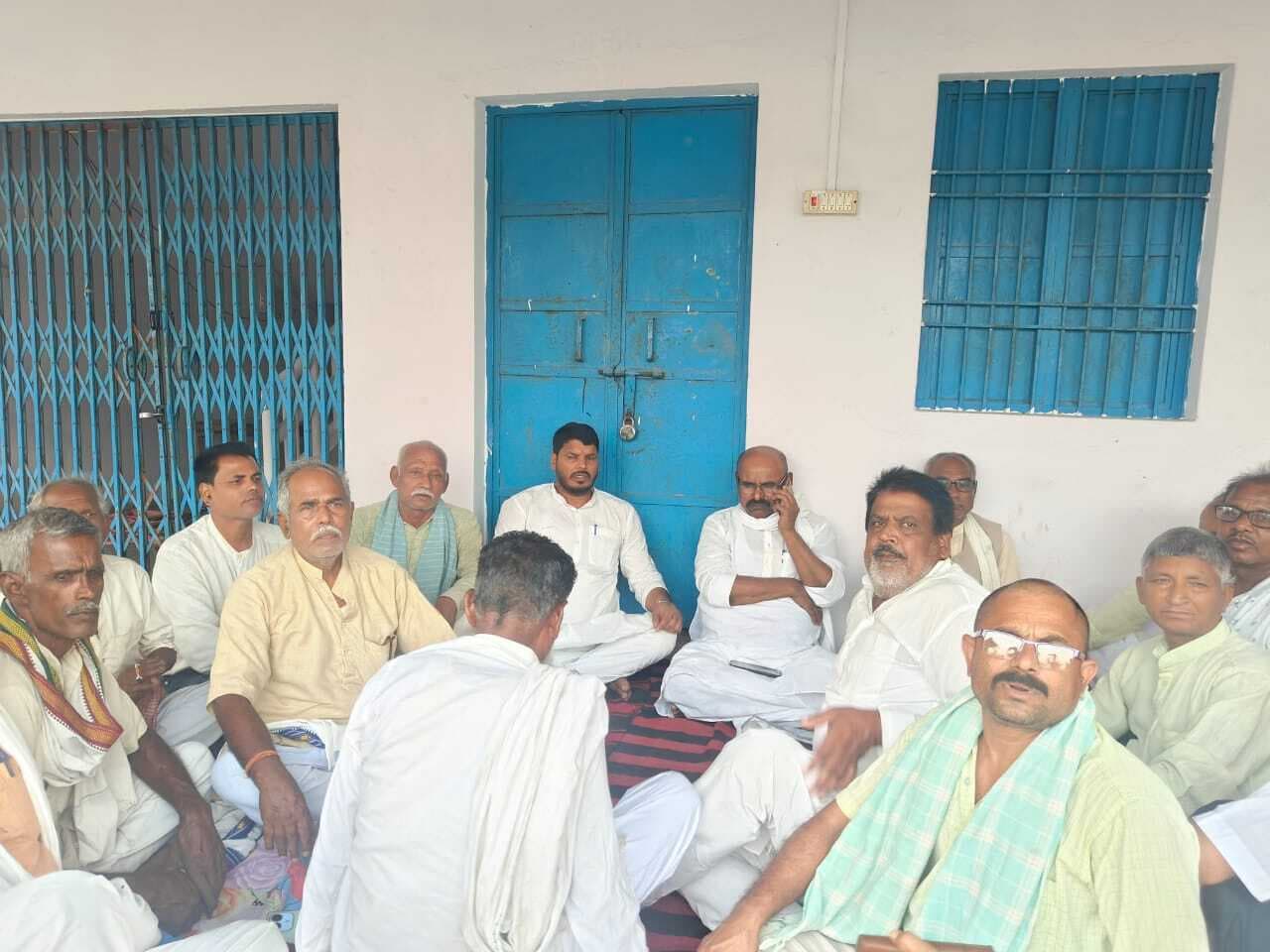 सामाजिक न्याय परिचर्चा कार्यक्रम की सफलता को लेकर राजद कार्यकर्ताओं की हुई बैठक