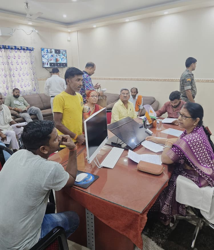 महापौर ने जनता दरबार में सुनी जनसमस्या