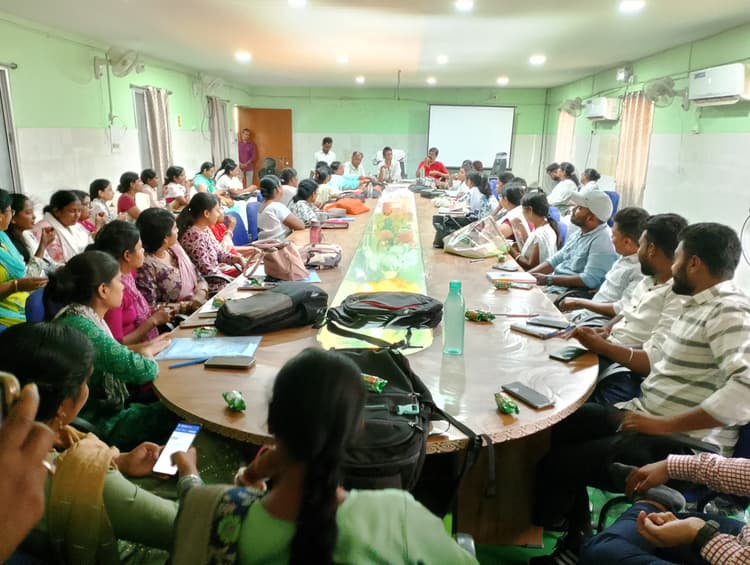 एएनसी पंजीकरण को शत प्रतिशत करायें : प्रभारी