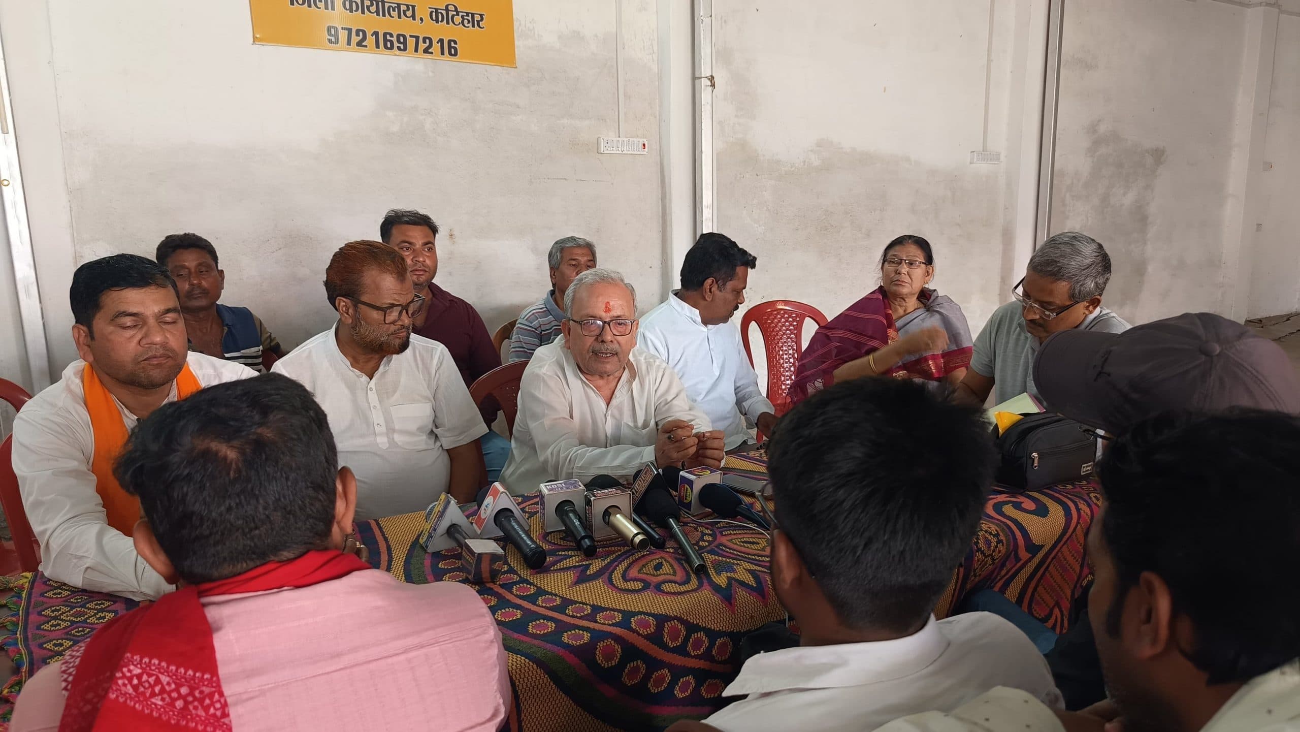 भूमि सर्वे में अनियमितताओं के खिलाफ सीएम के गांव से शुरू करेंगे हस्ताक्षर अभियान