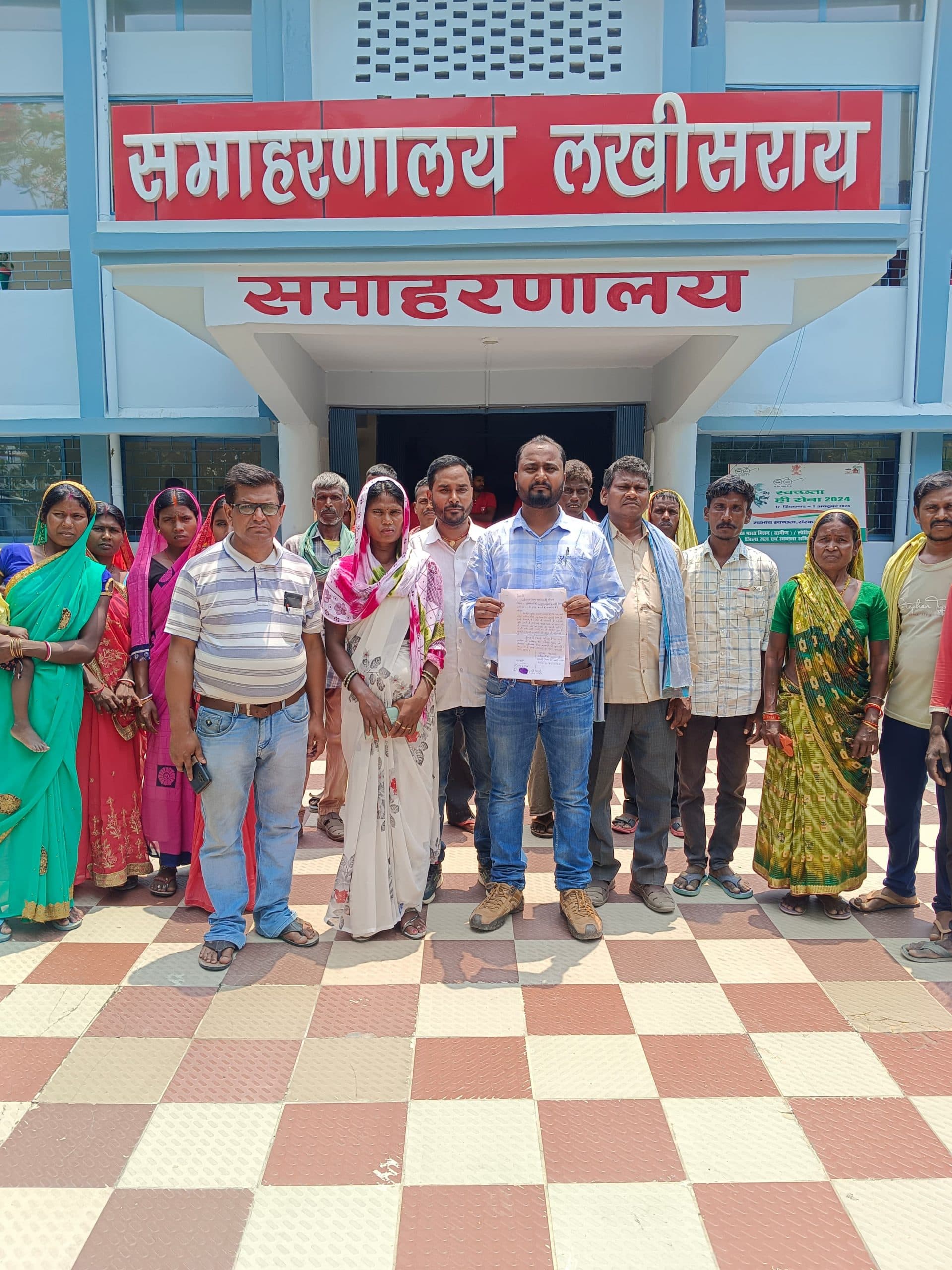 रोड नहीं तो वोट नहीं, ग्रामीणों ने किया प्रदर्शन