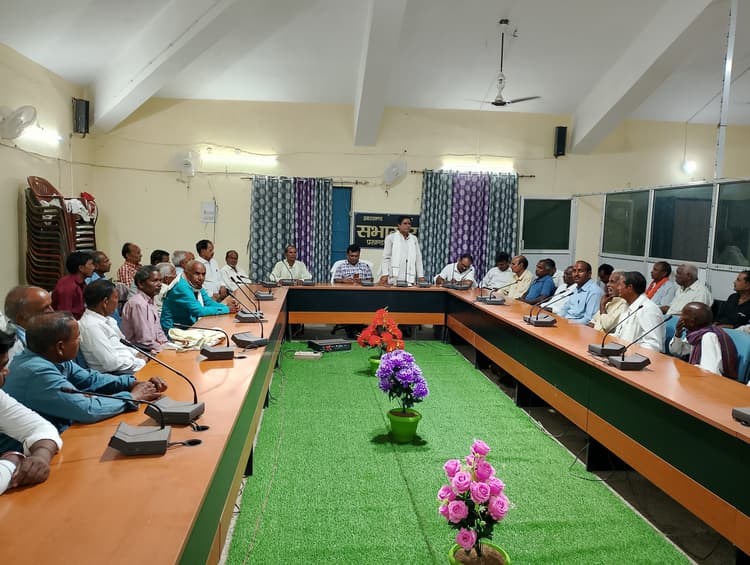 प्रशासनिक बैठकों में अनुपस्थित रहने वाले प्रधानों के खिलाफ होगी कार्रवाई : सीओ