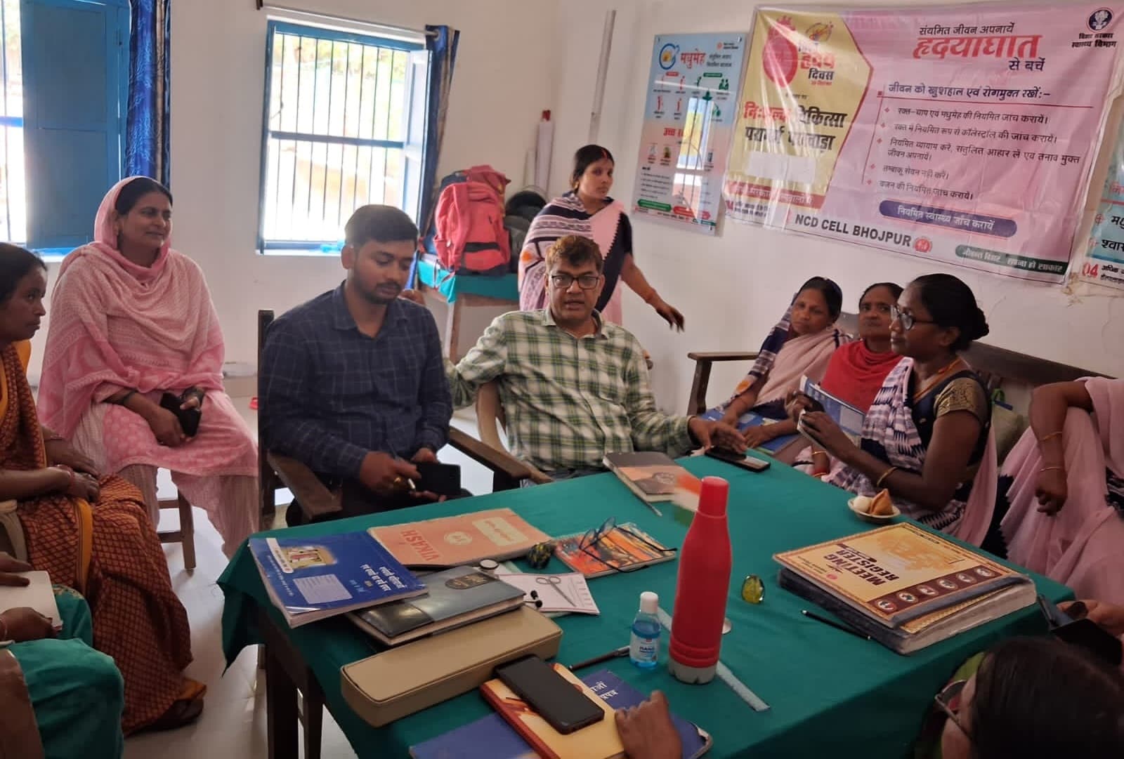 हेल्थ एंड वेलनेस सेंटर गड़हनी में हुई मासिक समीक्षा बैठक